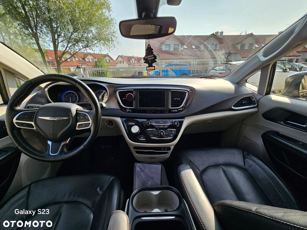 Chrysler Pacifica - 8