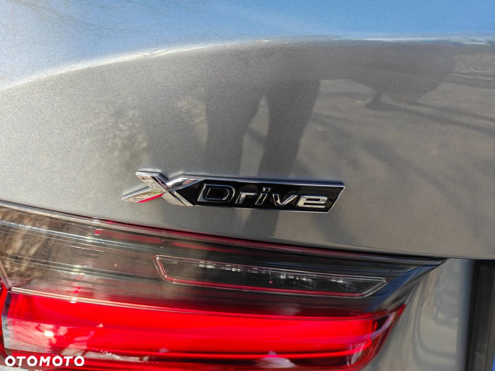 BMW Seria 3 320d xDrive mHEV - 14