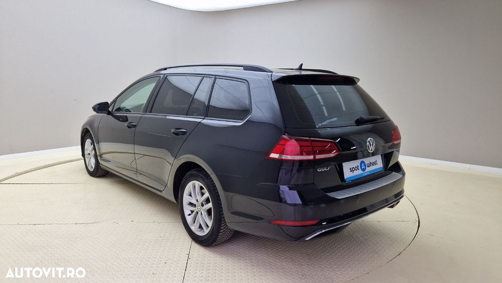 Volkswagen Golf - 8