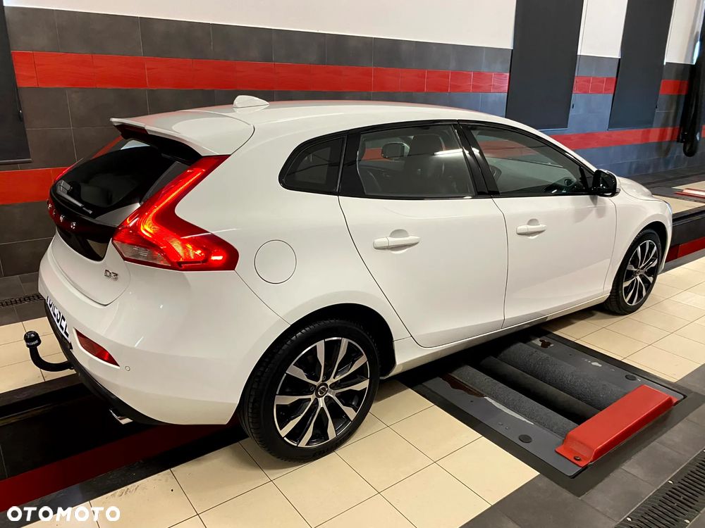Volvo V40 D3 Drive-E SCR Momentum - 12