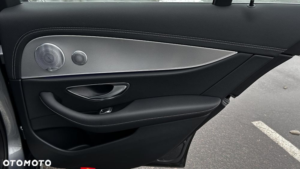 Mercedes-Benz Klasa E - 27