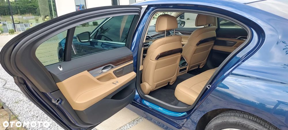 BMW Seria 7 750Li xDrive - 12