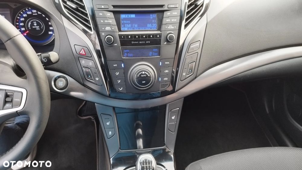 Hyundai i40 Kombi blue 1.6 Family - 28