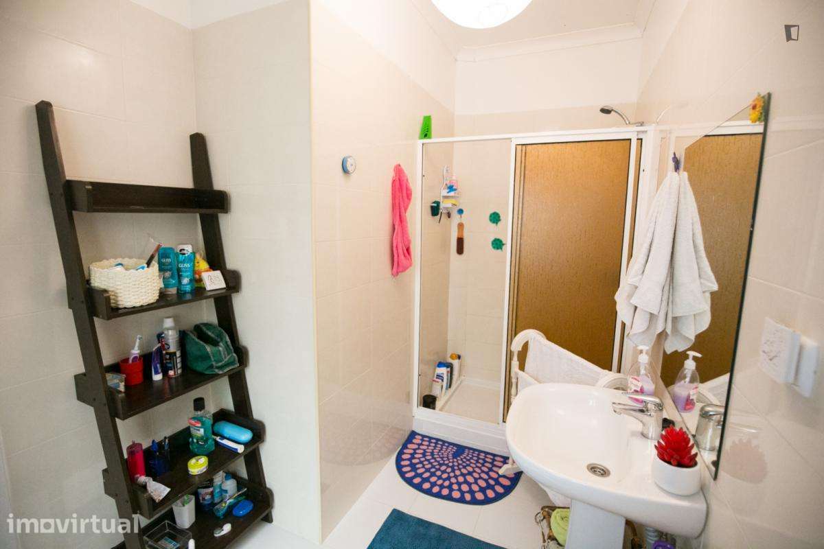 Quarto - localizado em Campolide Lisbon - Grande imagem: 5/24