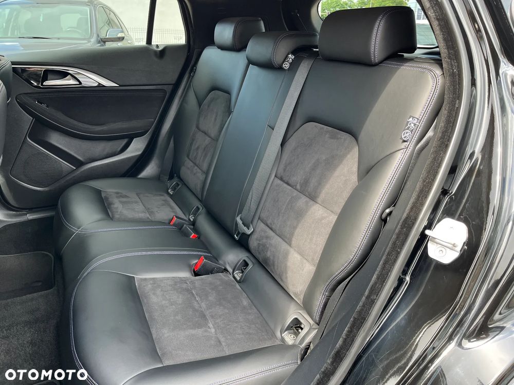 Infiniti Q30 - 32