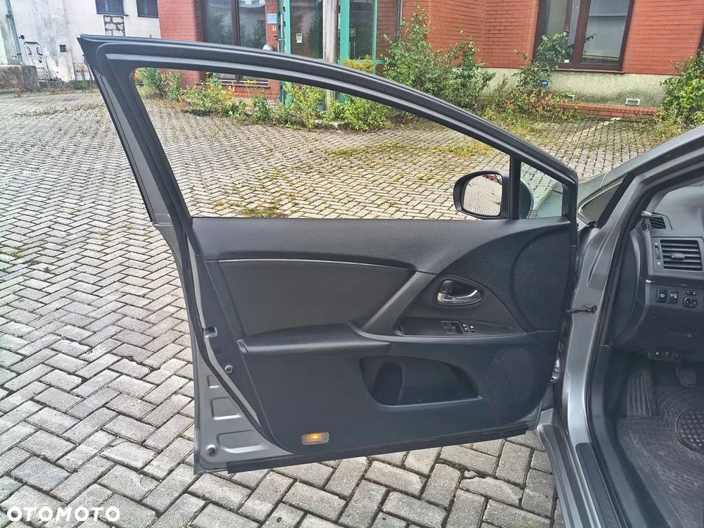 Toyota Avensis 1.6 Active - 21