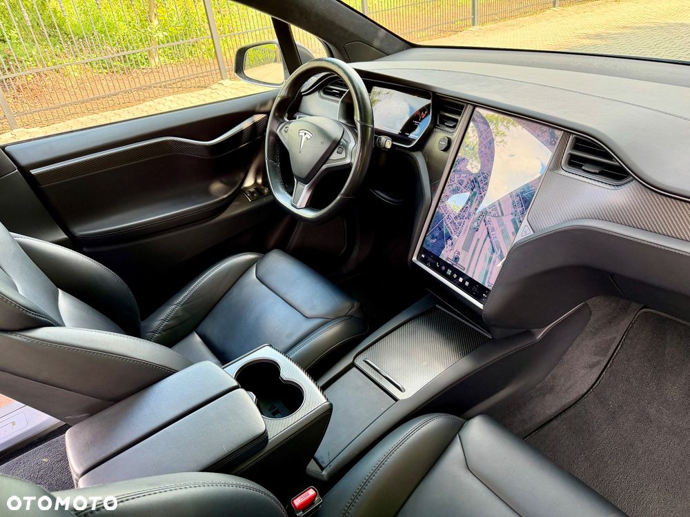 Tesla Model X - 24