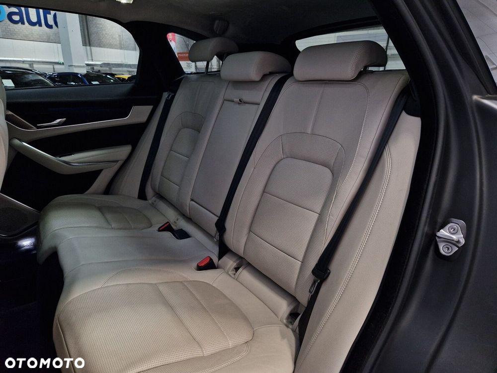 Jaguar F-Pace - 9