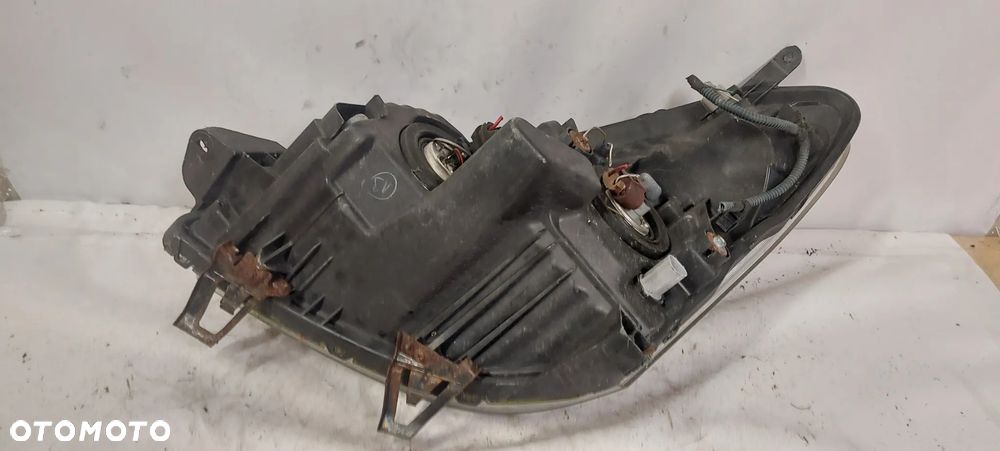 .  PRZOD PRZEDNIA LAMPA PRAWA TOYOTA COROLLA VERSO - 5