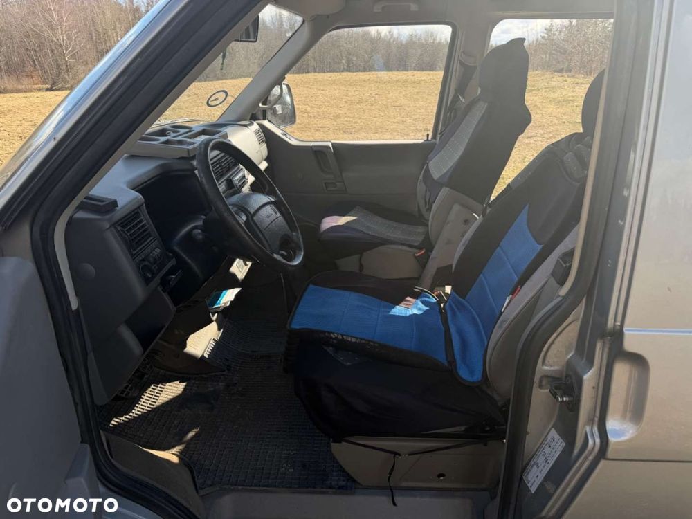 Volkswagen Caravelle - 18