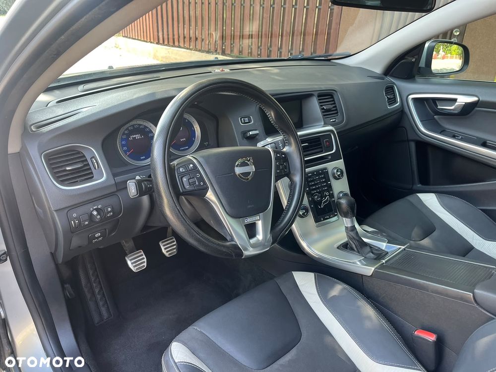 Volvo S60 D2 R-Design - 6