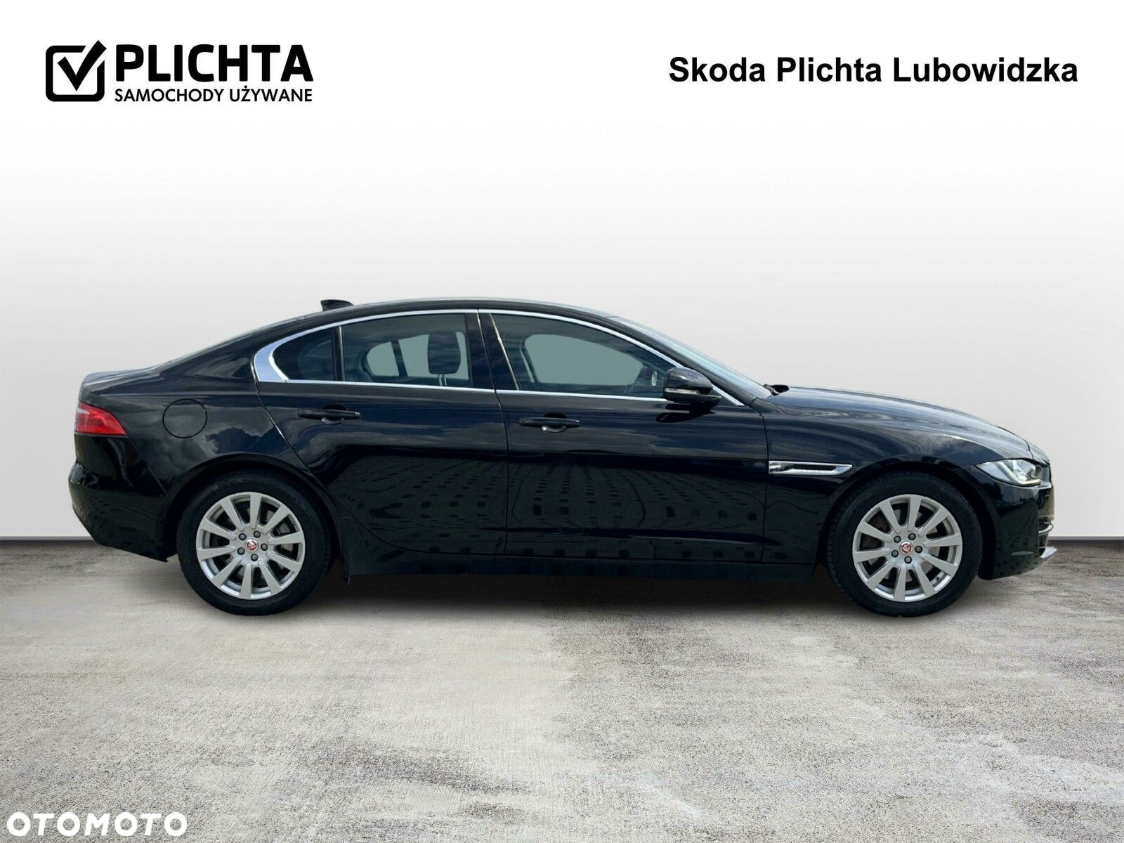 Jaguar XE 2.0 T Portfolio - 6