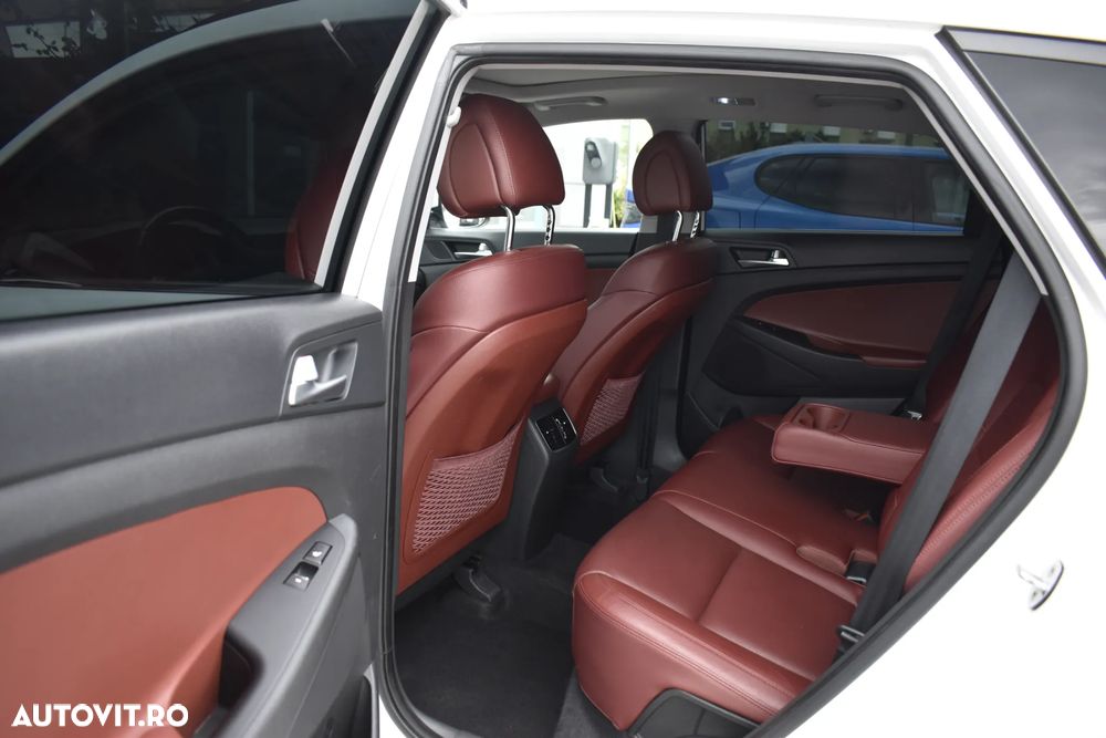 Hyundai Tucson 2.0 CRDI 4WD 6AT Luxury Pack+ - 33