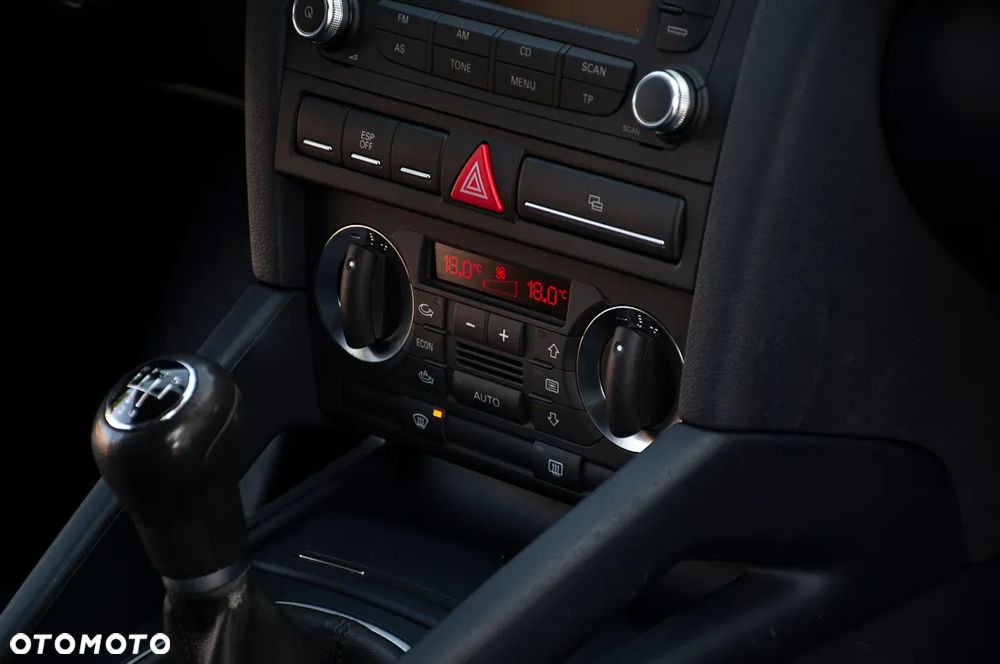 Audi A3 3-drzwiowe 1.6 Ambiente - 32
