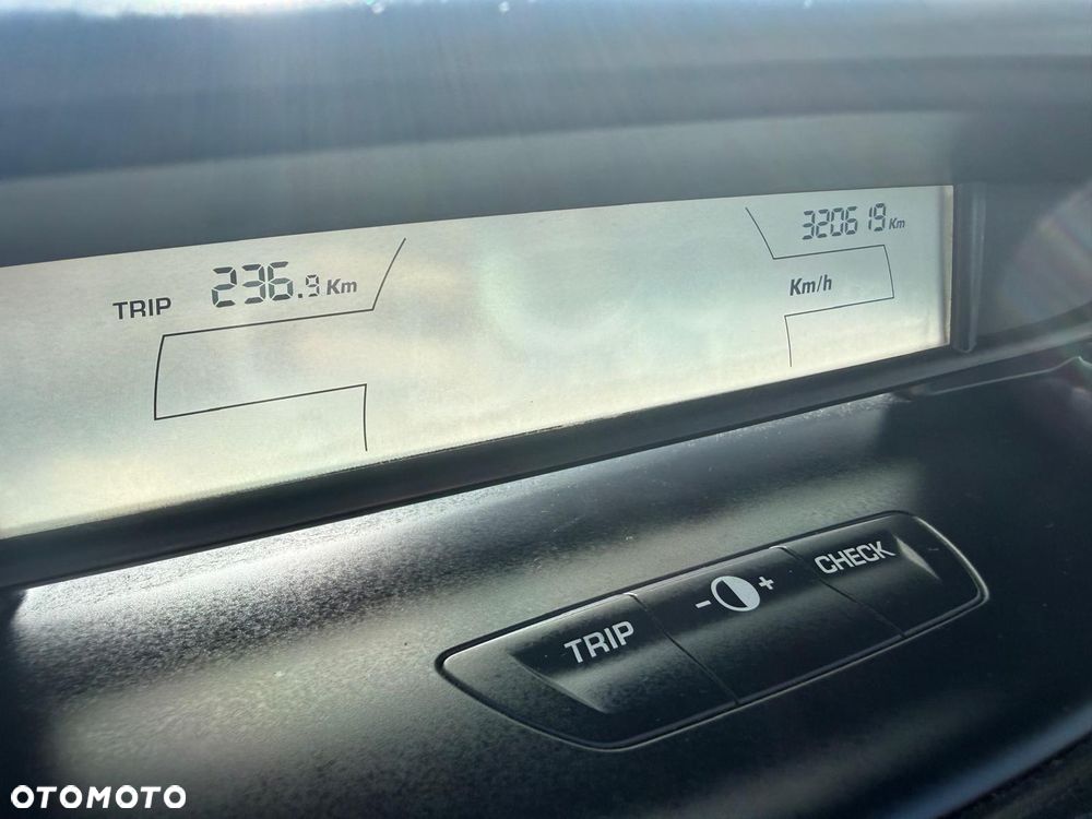 Citroën C4 1.6 HDi SX - 6