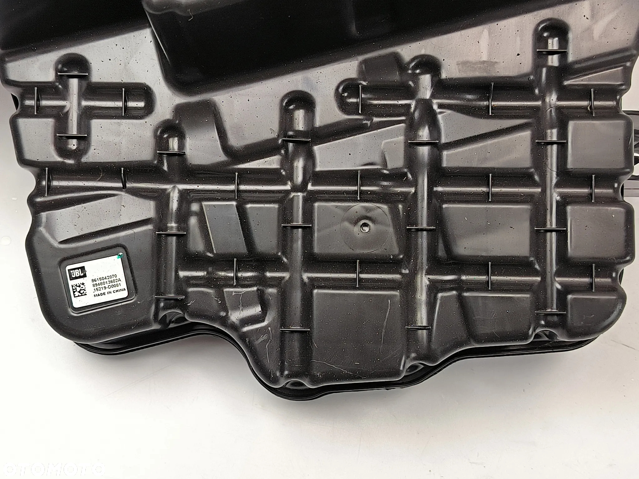 Głośnik subwoofer jbl 15219-D0081 do Toyota RAV4 V 2,5 Hybryda 2019 - 3