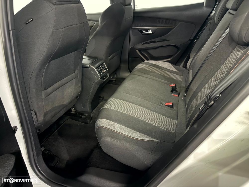 Peugeot 3008 1.5 BlueHDi Allure Pack EAT8 - 19