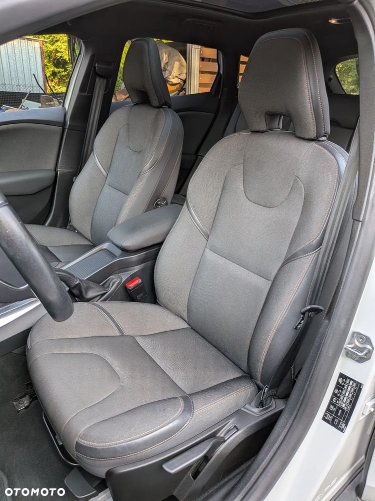 Volvo V40 Cross Country - 14