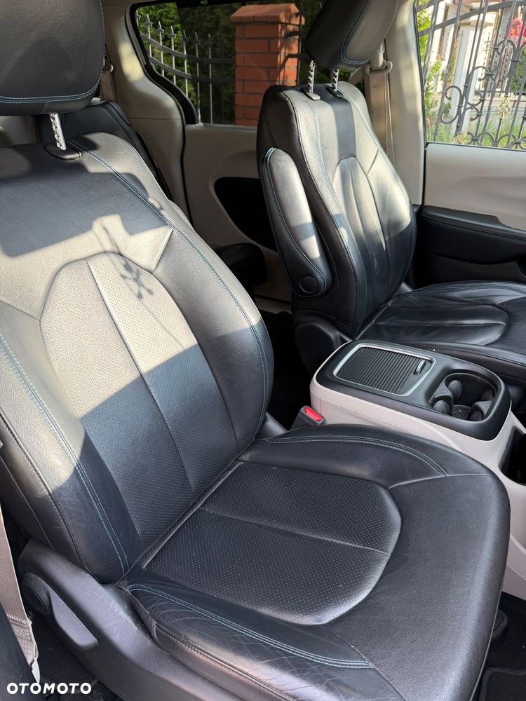 Chrysler Pacifica - 4