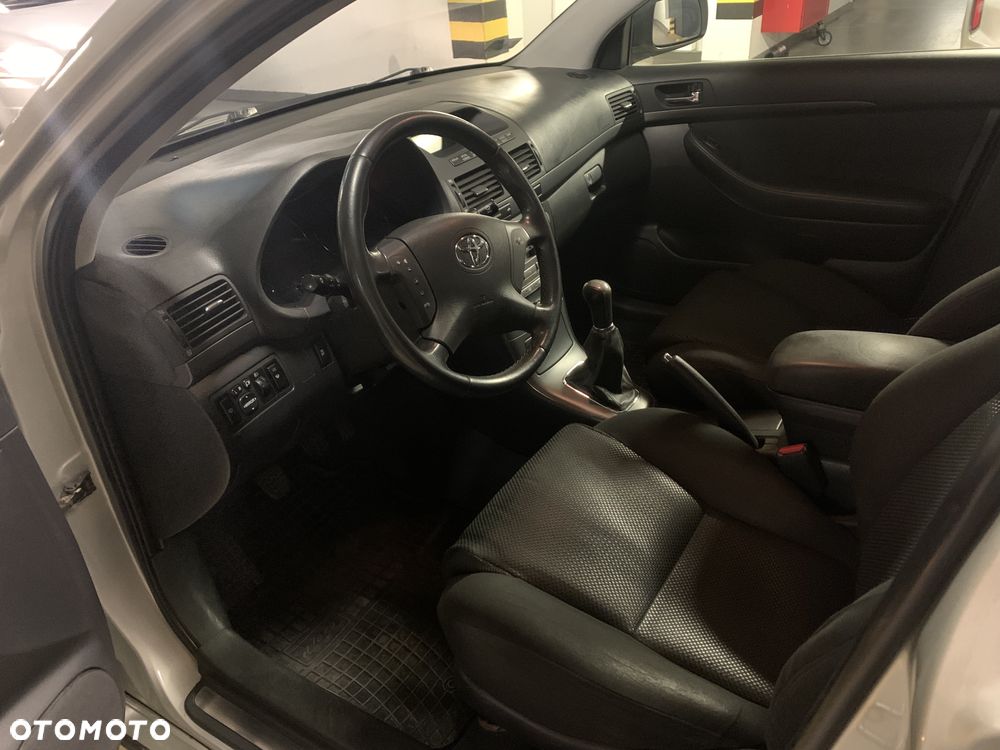 Toyota Avensis - 9