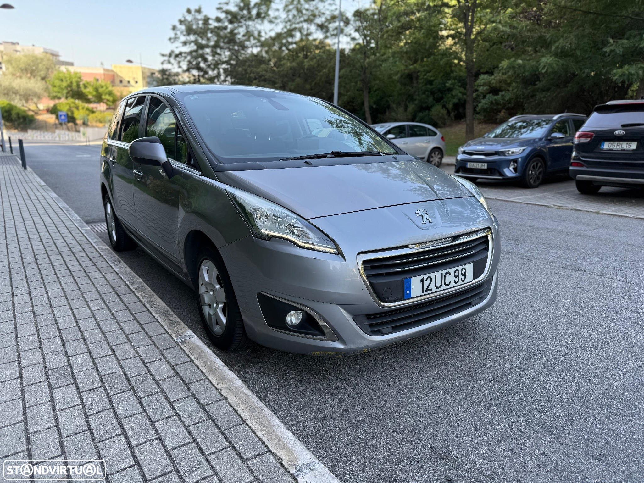 Peugeot 5008 1.6 E-HDi 5L Allure 2-Tronic J17 - 2