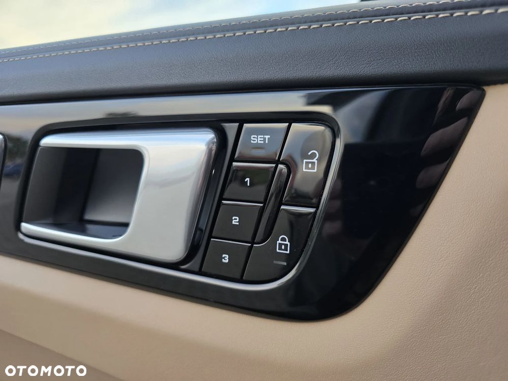 Porsche Cayenne Turbo Tiptronic S - 30