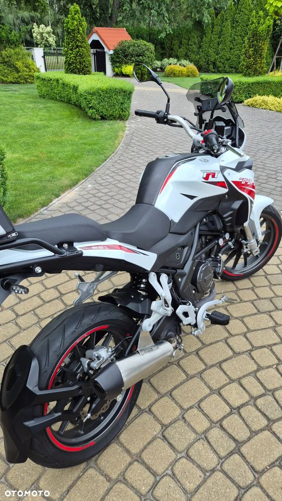 Benelli TRK 251 - 6