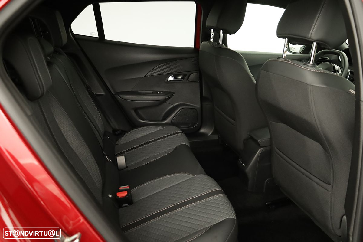 Peugeot 2008 1.2 PureTech Allure EAT8 - 23