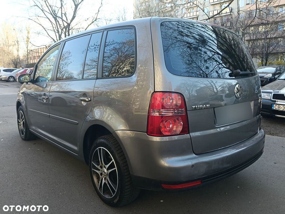 Volkswagen Touran 1.9 TDI Trendline DSG - 4