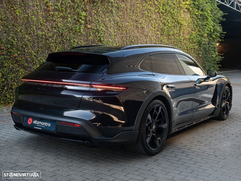 Porsche Taycan Cross Turismo 4S - 12