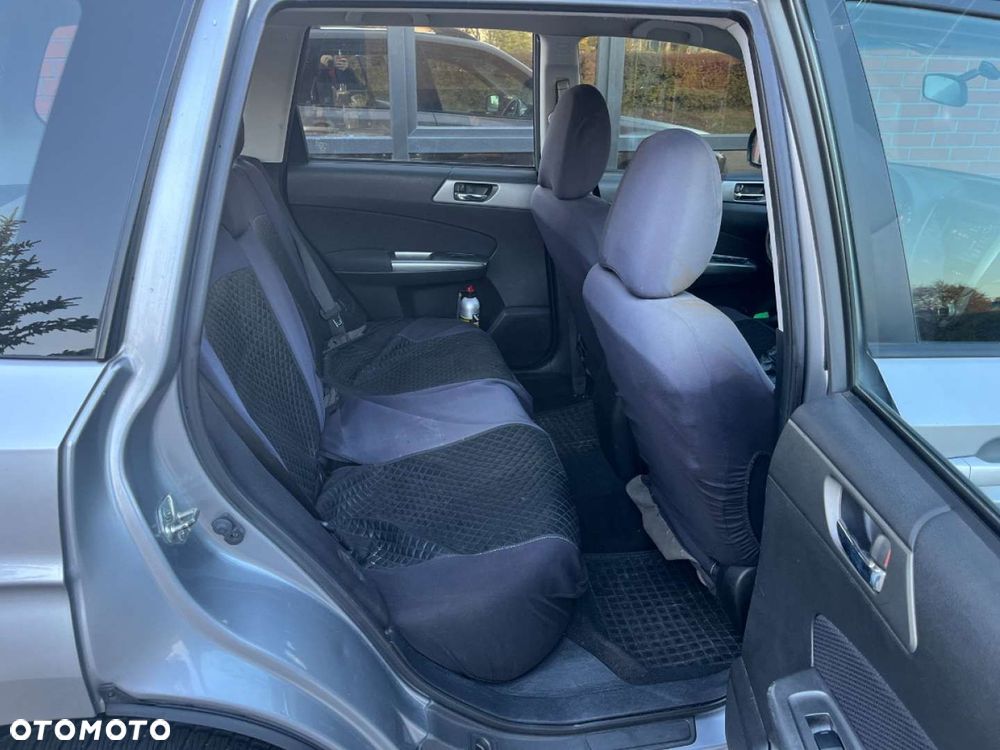 Subaru Forester 2.0i Comfort Lineartronic - 21