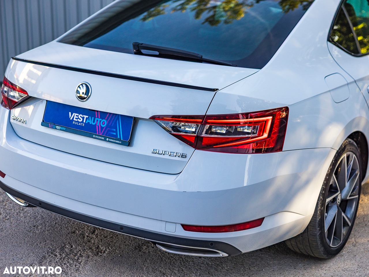 Skoda Superb 2.0 TDI DSG Sportline - 33