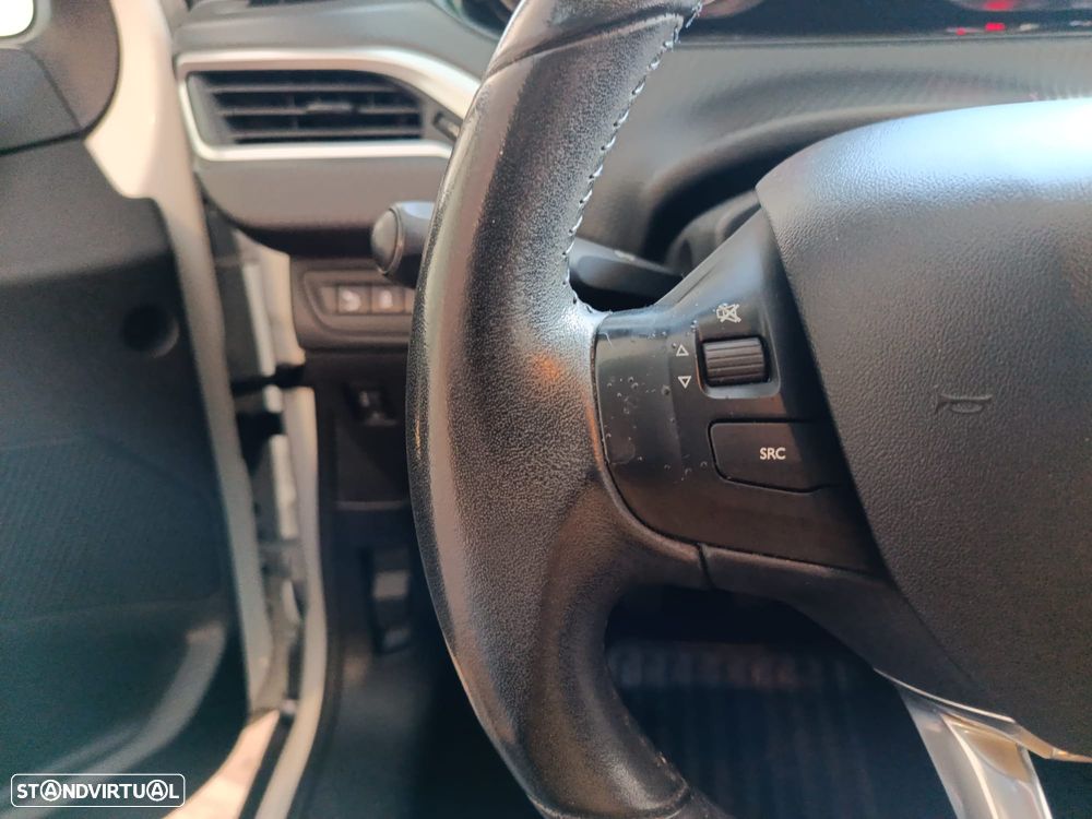 Peugeot 2008 1.2 PureTech Style - 17