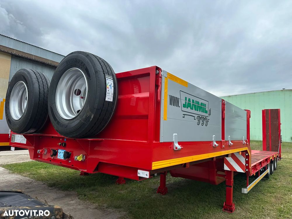 Bodex JANMIL-3 axe SAF, rampe DUBLE, axe SAF, extensii lemn la 3m latime, axa liftabila, lungime podea 9m, anv Goodyear, 2 roti rezerva, axa viratoare spate, rampe interior acces gat lebada, cutie lanturi, posibilitate leasing 5 ani-PROMOTIE 58.900 EUR+Tva - 24