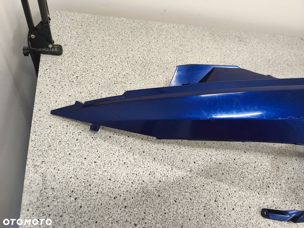 Owiewka, osłona, bok, boczek, zadupek ogon, łącznik zadupka Suzuki Burgman 125 - 2