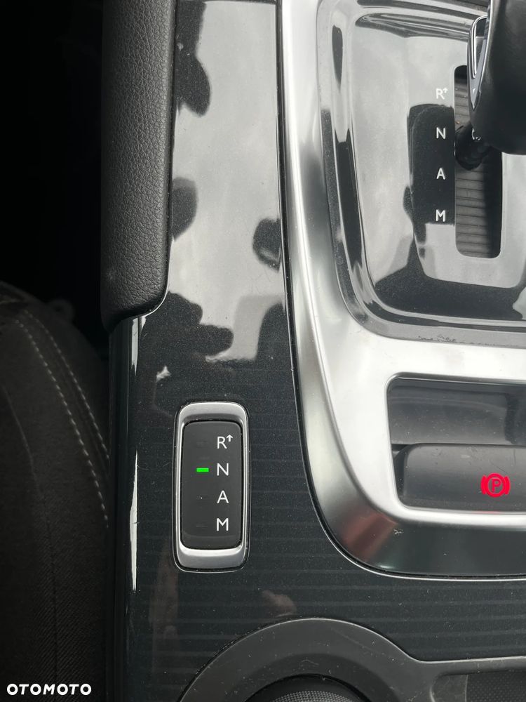 Peugeot 3008 2.0 HDi HYbrid4 - 33