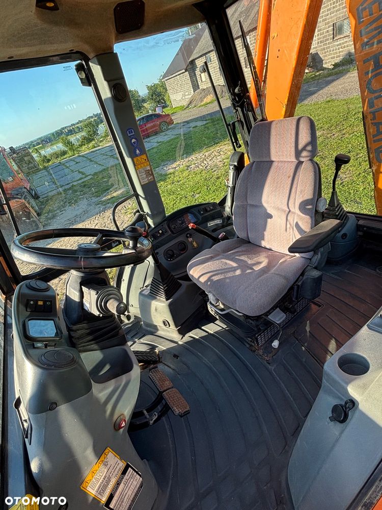 New Holland LB110 - 8
