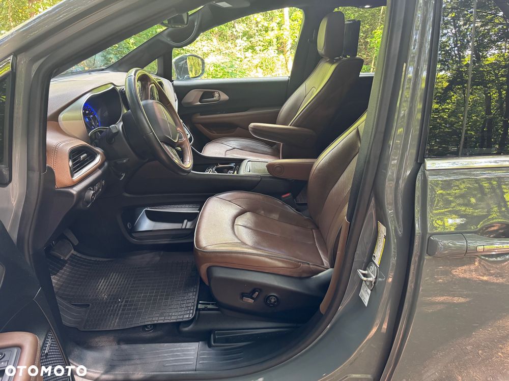 Chrysler Pacifica - 21