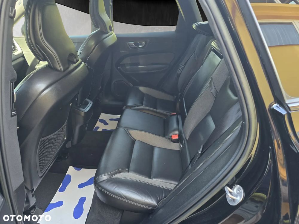 Volvo XC 60 B4 D AWD Plus Dark - 13