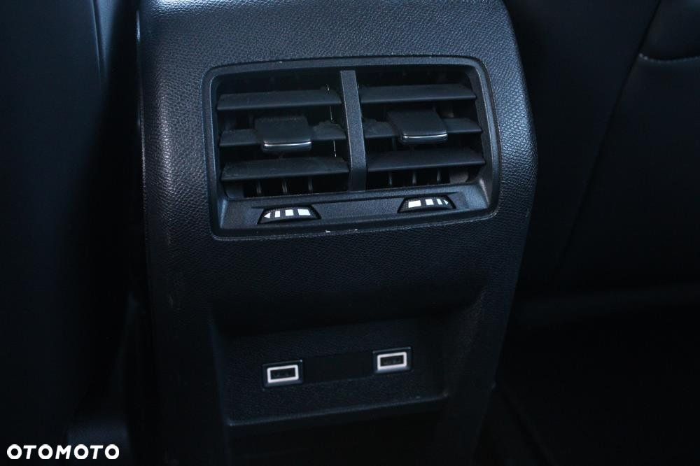Peugeot 408 - 29