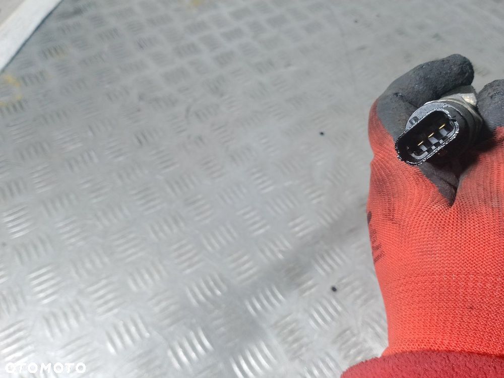 LISTWA WTRYSKOWA BMW E39 3.0 D - 2