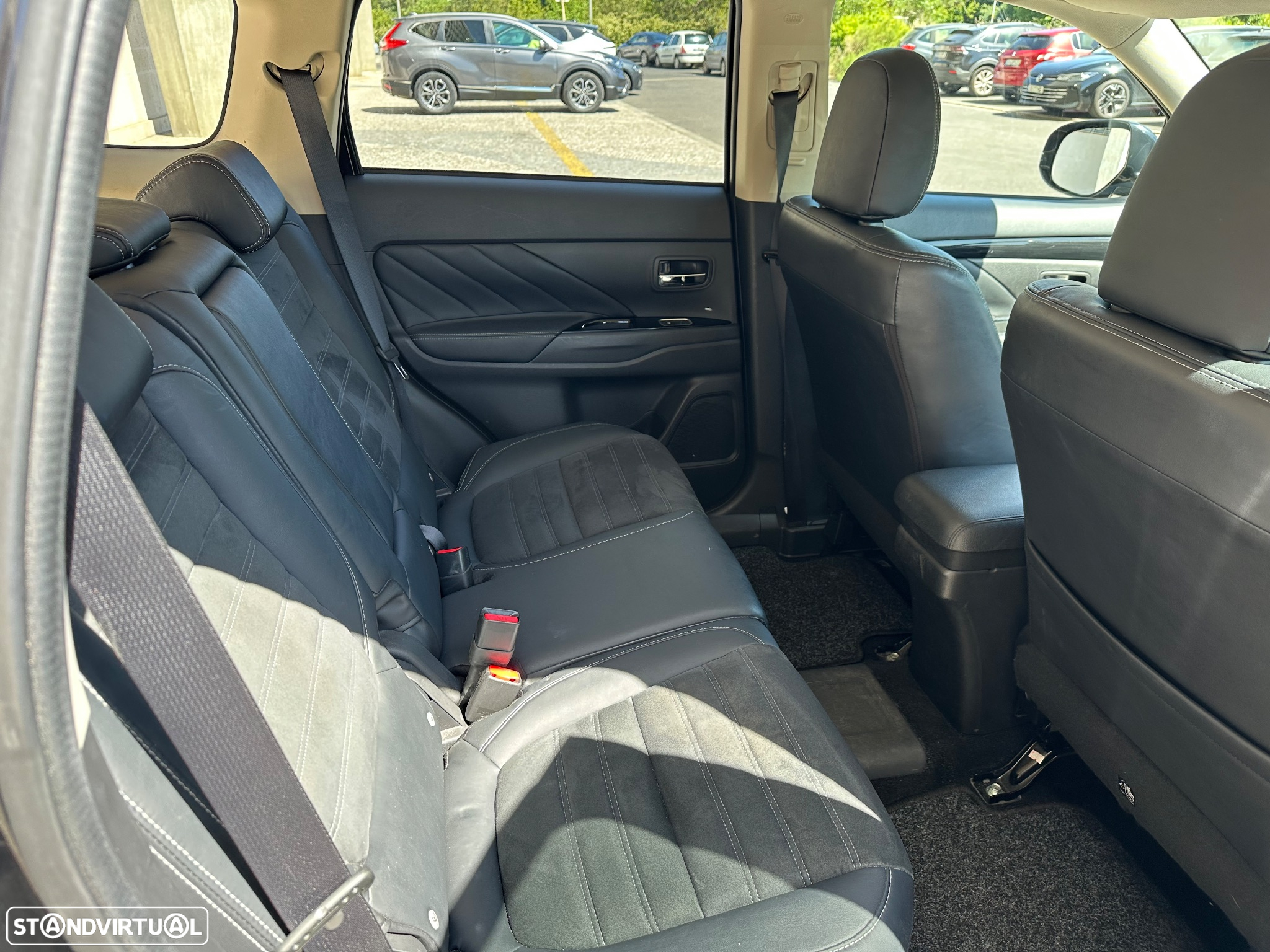 Mitsubishi Outlander 2.0 PHEV Intense - 8