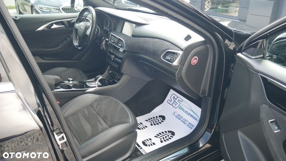 Infiniti Q30 - 13