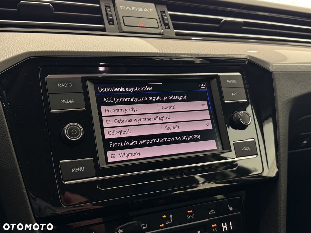 Volkswagen Passat - 33