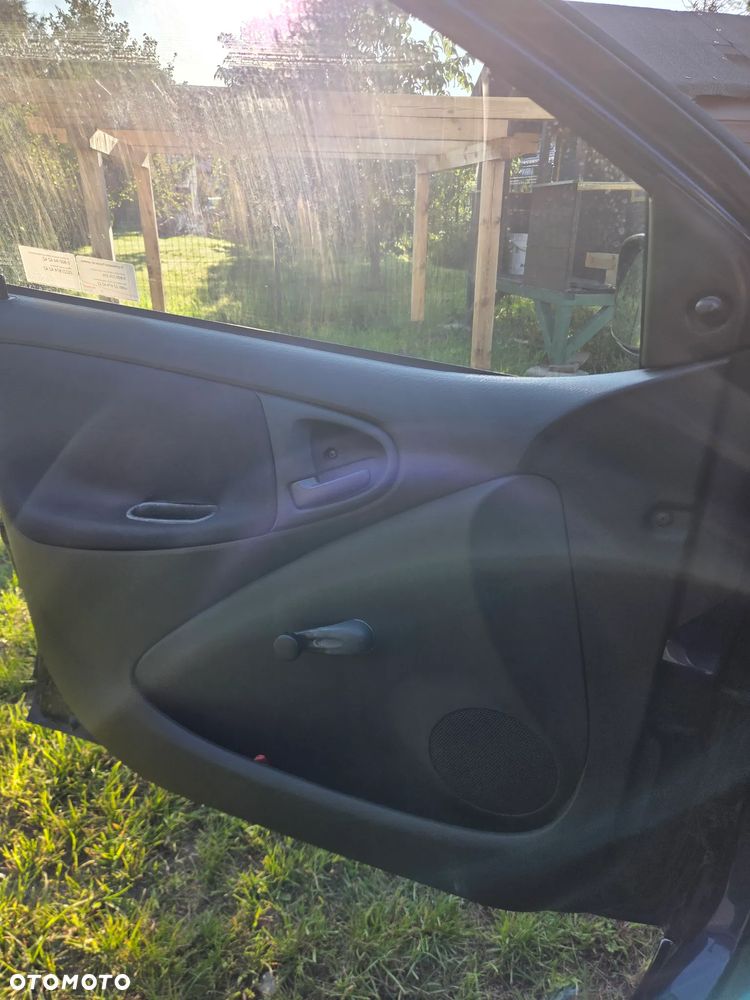 Toyota Yaris 1.0 Base - 10