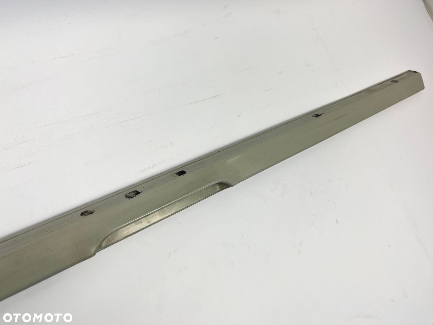 LISTWA DOLNA KLAPY POKRYWY BAGAŻNIKA MERCEDES W124 KOMBI 1247430393 85-89R - 4