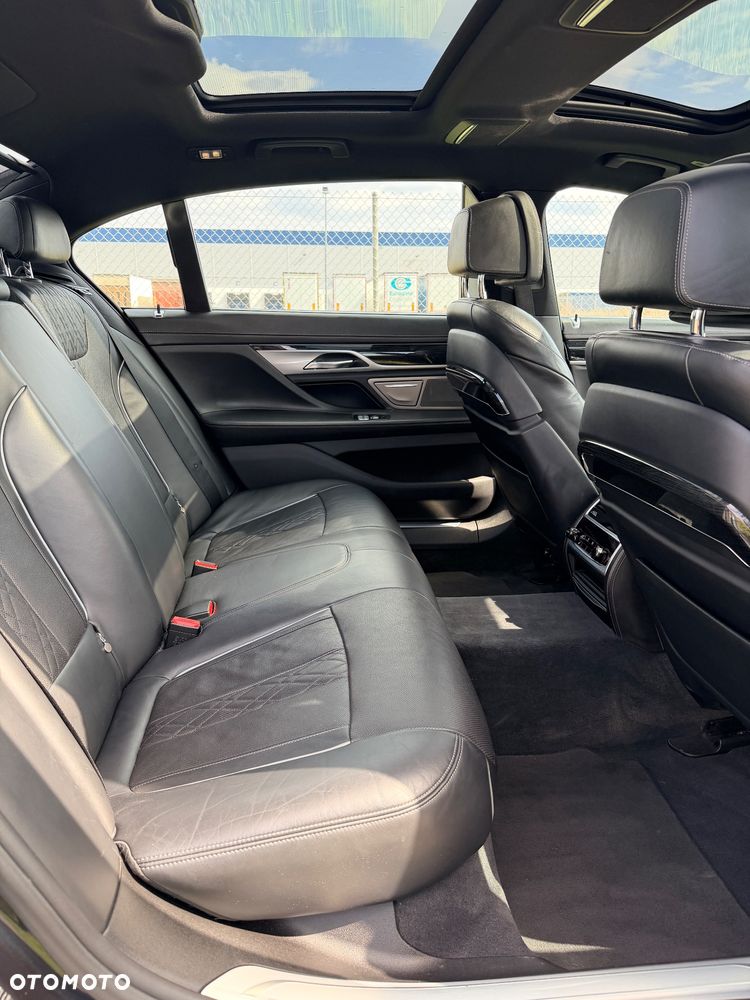 BMW Seria 7 740Li xDrive - 15
