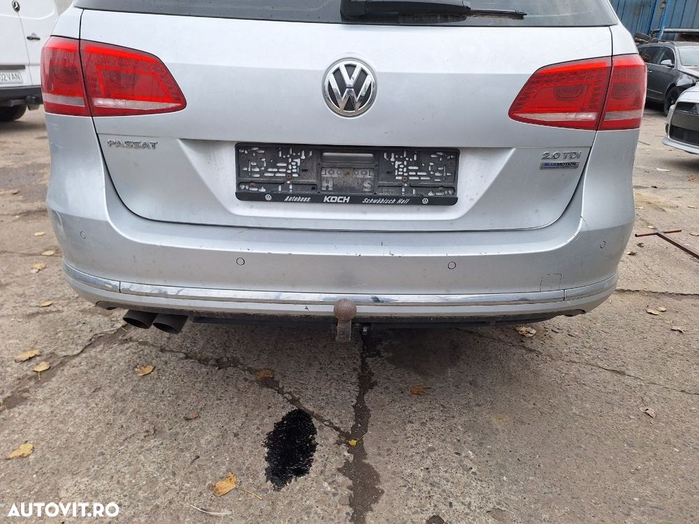 Bara spate cu gauri de senzori si ornamenr cromat VOLKSWAGEN PASSAT B7 VARIANT 365 2010 - 2014 , gri LA7W - 1