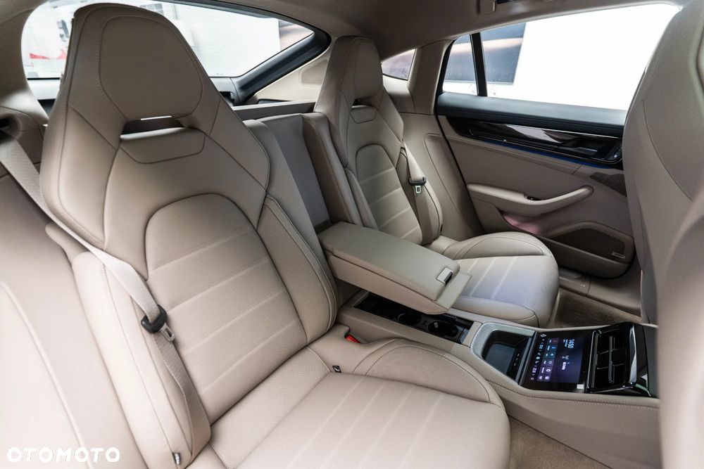 Porsche Panamera 4 E-Hybrid PHEV - 17