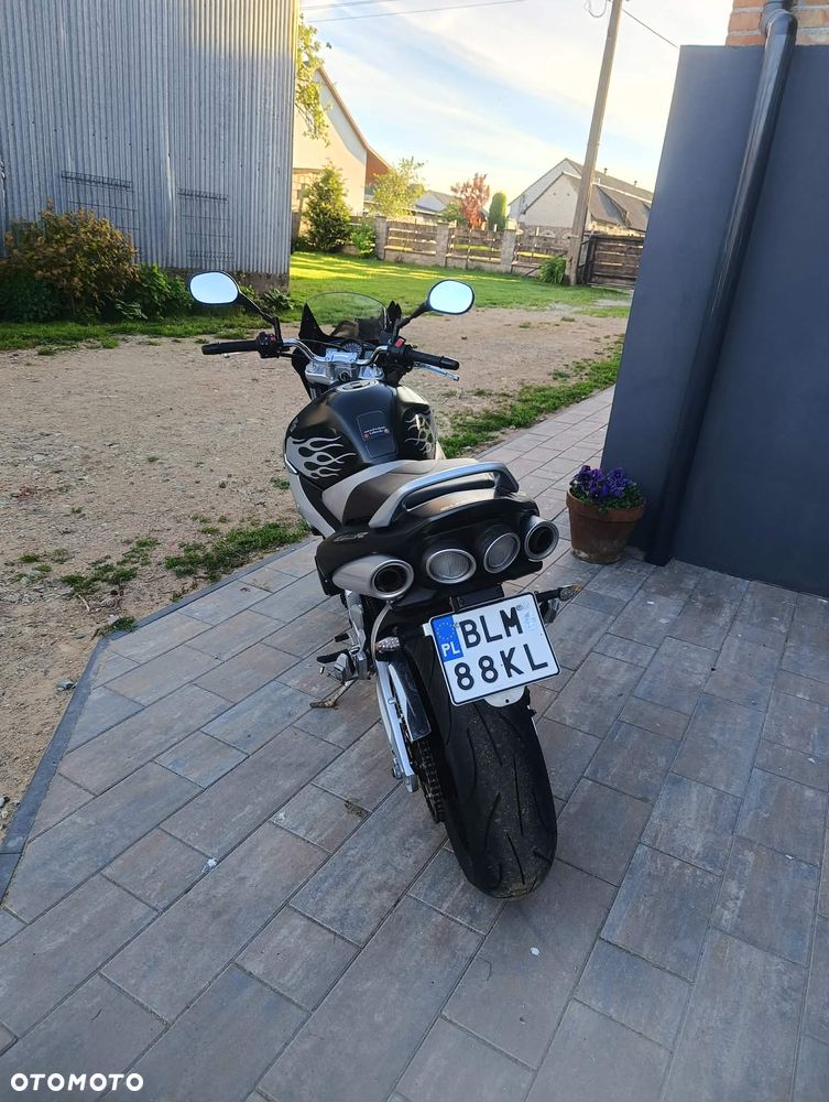 Suzuki GSR - 6